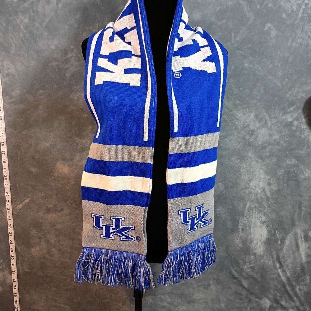 University of Kentucky Wildcats Knit Scarf Blue Grey White Fringe Logo UK 0545